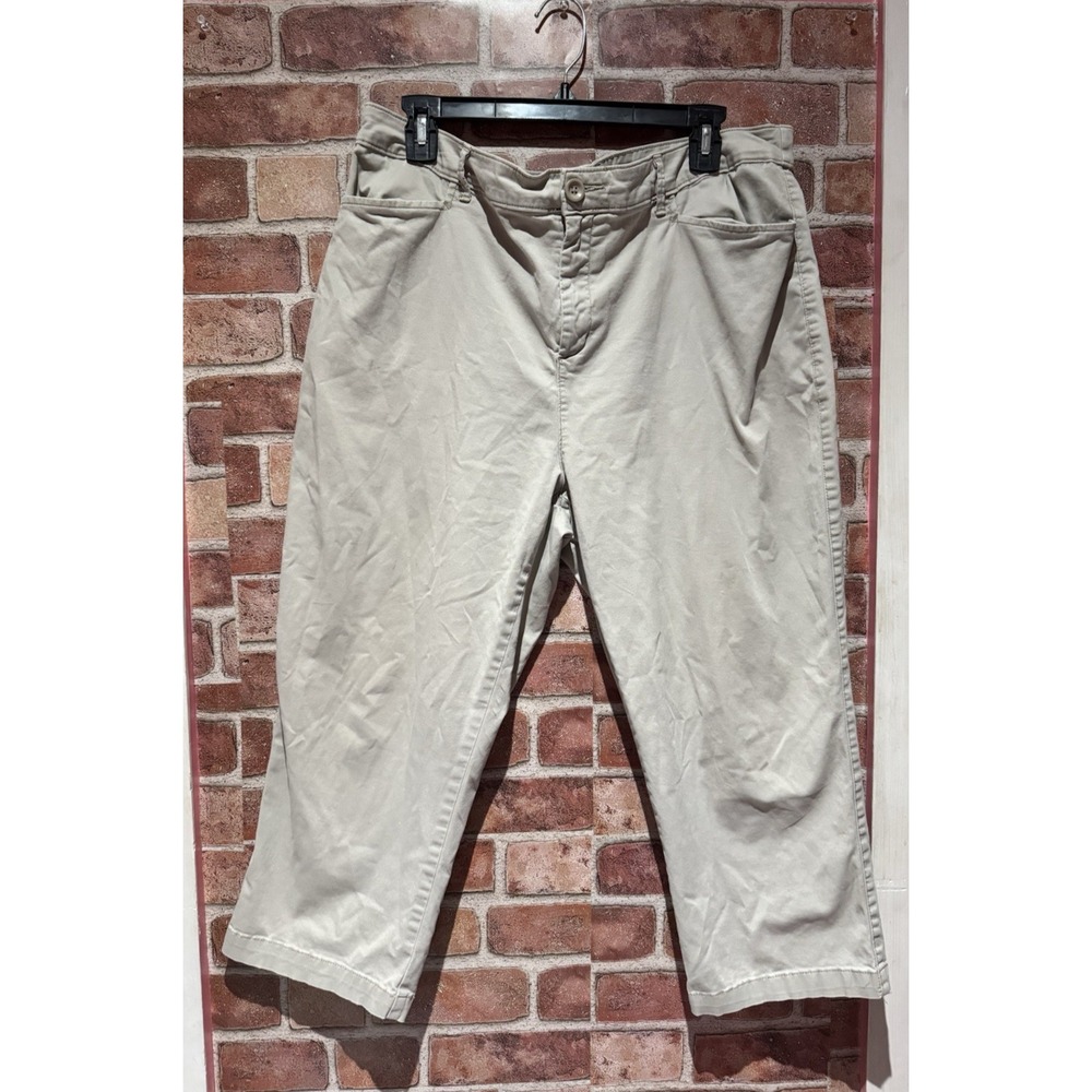 Croft&Barrow Khaki Capri Pants Women's Size 16 Stretch Classic Fit Button Close
